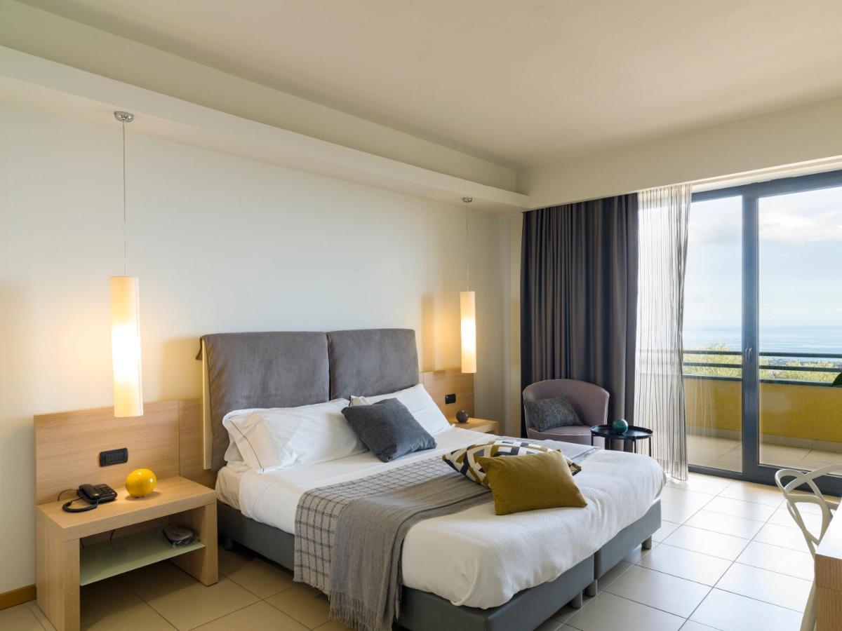 Esperia Palace Hotel & Resort Spa Дзаферана Етнеа Екстериор снимка